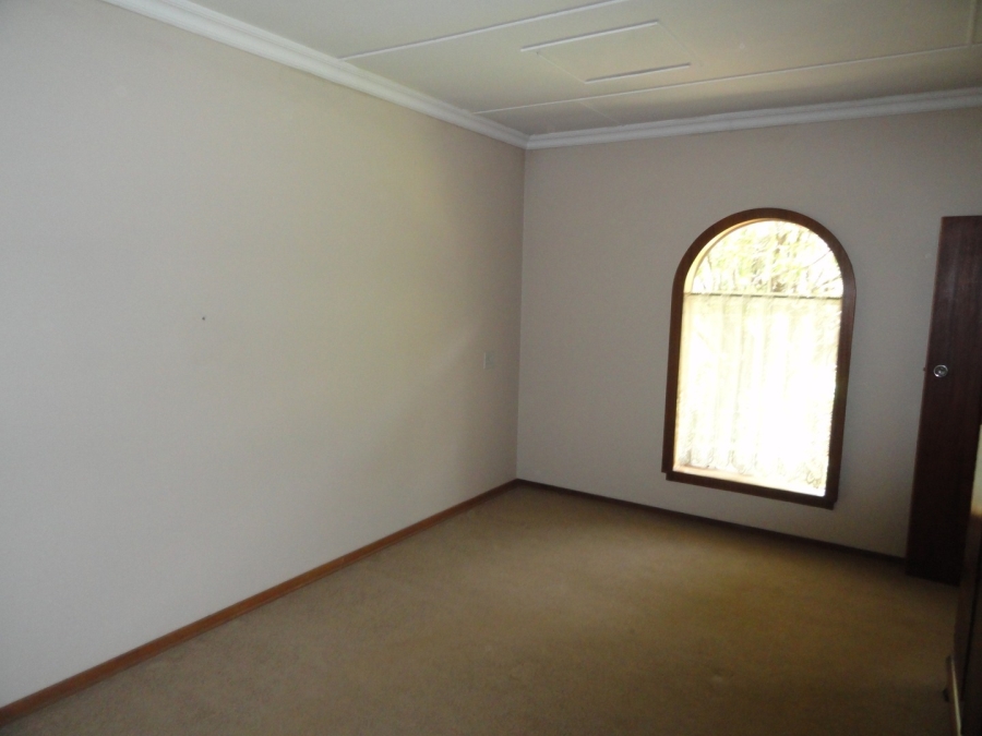 To Let 4 Bedroom Property for Rent in Grimbeeck Park North West